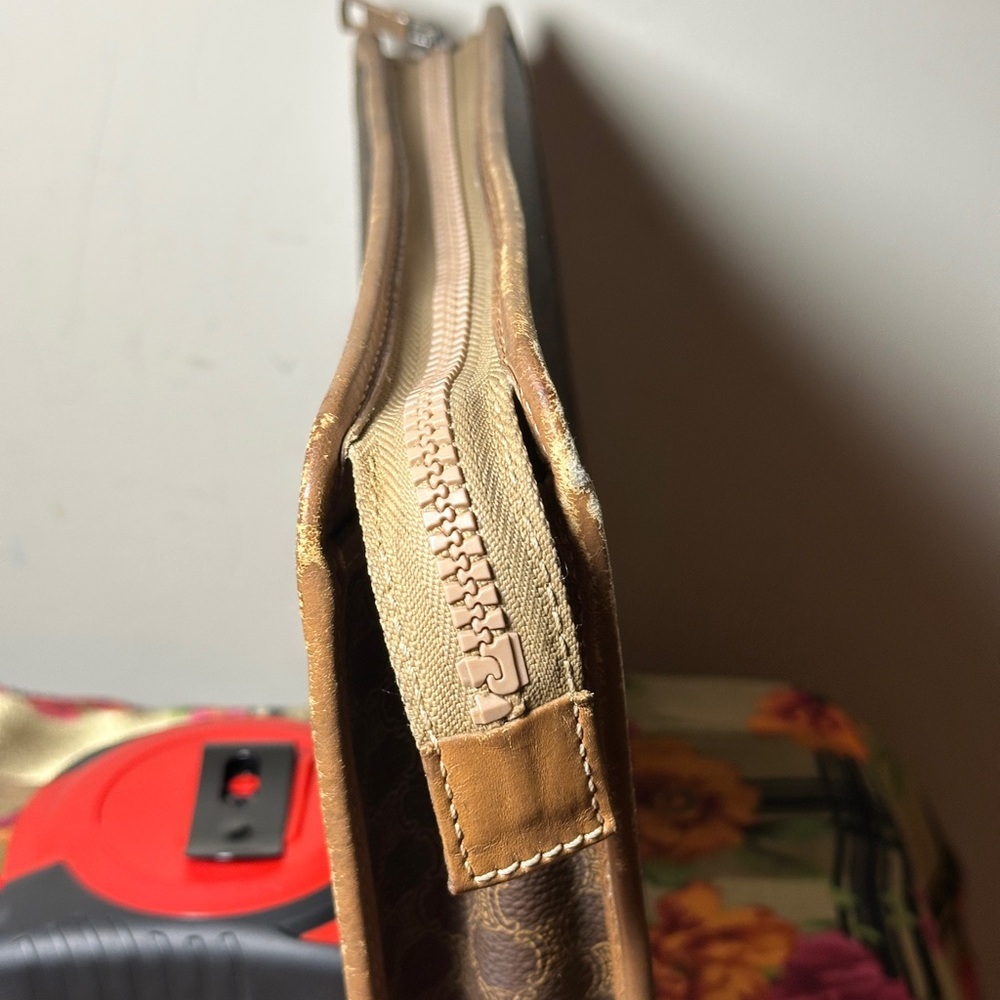 Vintage Celine clutch. - Picture 11 of 13